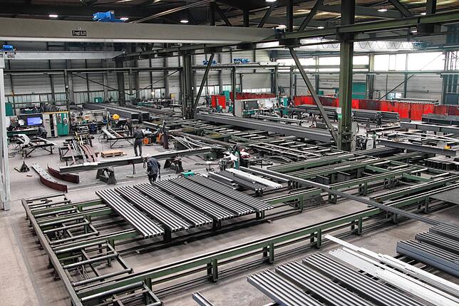 Blick in eine Werkhalle von Industriebau Haller in der Klippeneckstraße 48 in Schwenningen.