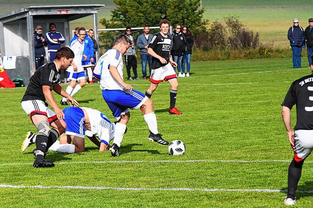 Bild 15: FC Dettighofen bleibt nach 0:2-Niederlage bei der SG Bettmaringen siegloses Schlusslicht der Liga &ndash; und wir haben Bilder!