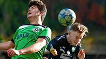 Der Stockacher Nathan Ziaja (rechts) beim Kopfballduell mit Anto Tavic vom FC Furtwangen. Der VfR setzte sich im Schwarzwald mit einem ...