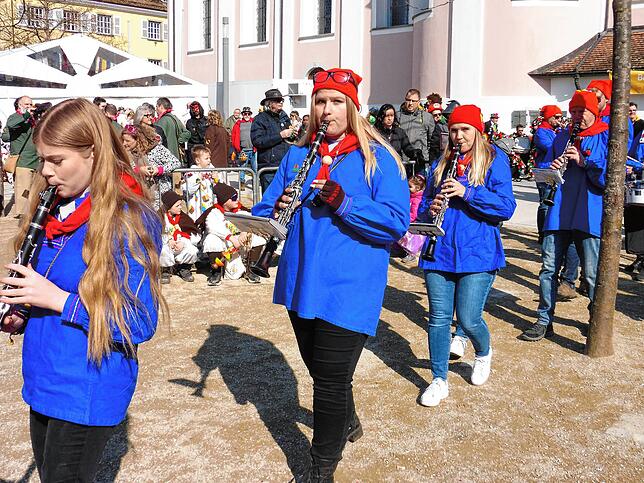 Bild 2: Närrisches Spektakel zum Fasnet-Sunntig-Umzug 2025
