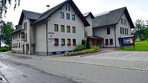 Das Rathaus Bernau mit dem Hans-Thoma-Museum im Ortsteil Innerlehen. Bald starten Sonderveranstaltungen anlässlich des 100. Todestags ...