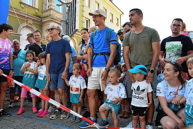 Bild 3: So viele sind beim 14. Trompeterlauf in Bad Säckingen dabei! Hier die Bilder der jüngsten Läufer