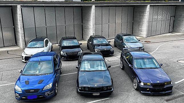Die sieben aufgemotzten Schlitten, die aus dem Verkehr gezogen worden sind, stehen erst mal auf dem Hof der Kantonspolizei Aargau.