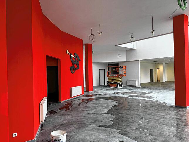 Das Foyer des Gesundheitscampus in den Bad Säckinger Farben.