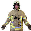 Feuerwehrmann Timo Hestle präsentiert die neue Schutzausrüstung.