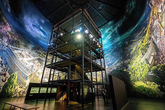 Mittendrin: Die Besucher erleben ein Asisi-Panorama – hier das am Pergamon-Museum in Berlin – vom Boden wie auch von einer ...