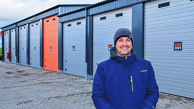 Ulrich Schönbucher ist Area-Manager des Garagenparks auf der Schwenninger Steig. Dort sind 138 Garagen und Lagerräume entstanden, in ...