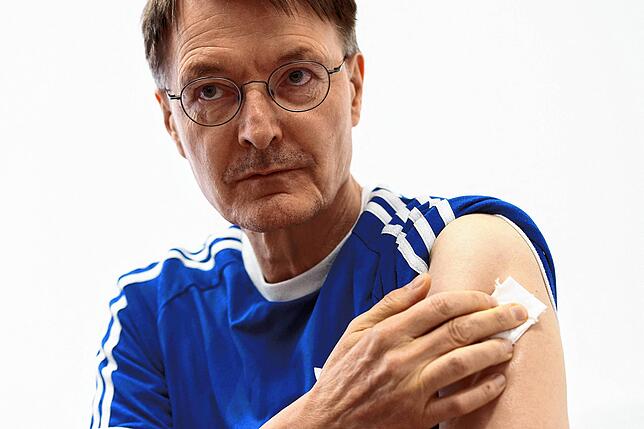 Karl Lauterbach bekommt im September 2023 die Auffrischungsimpfung gegen das Coronavirus.