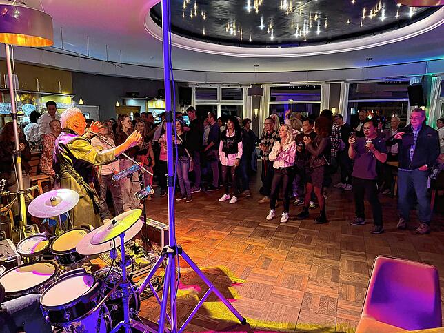 Bild 6: Tanzen, Singen, Feiern: So stimmungsvoll war City of Music in Friedrichshafen – Die besten Bilder!