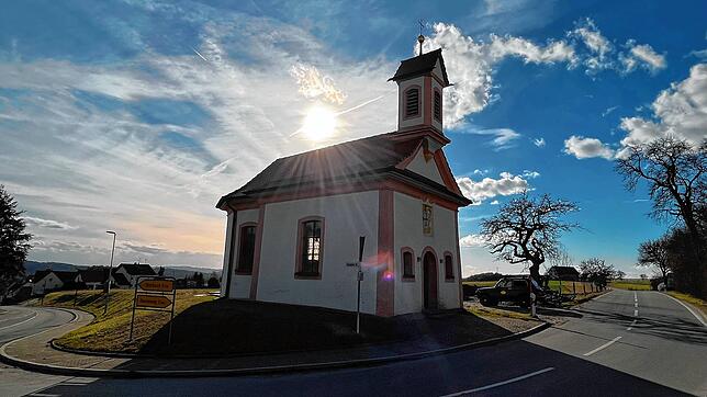 Renovierungsmaßnahmen an der Filialkapelle St. Eligius im Hohenfelser Ortsteil Kalkofen sind vielleicht notwendig, aber nicht unbedingt ...