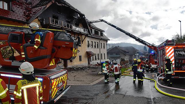 Beim Brand eines Mehrfamilienhauses in Rickenbach verlieren laut Bürgermeister Zäpernick 17 Familien ihren Besitz.