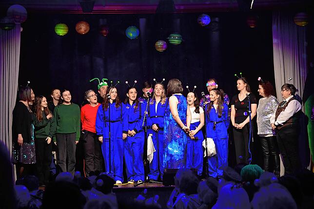Bild 19: Narren feiern schwerelos im All
