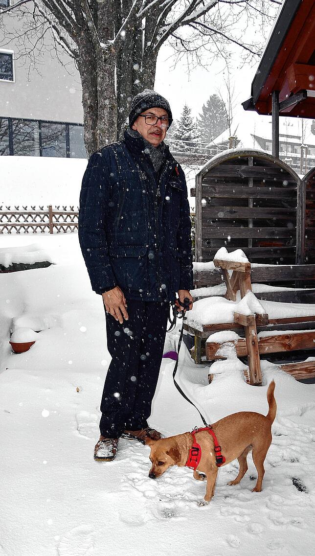 Peter Pribramsky ist häufig mit Hundedame Meli unterwegs. Verständnis dafür, dass Halter die Hinterlassenschaften der Hunde nicht ...