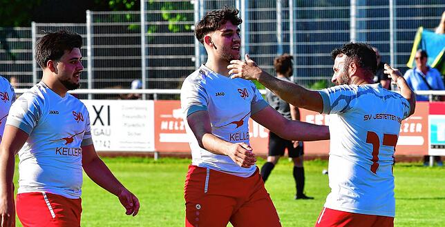 Bild 1: SV Jestetten gewinnt Kellerderby mit 2:1 gegen den FC Hochrhein – und wir haben Fotos!