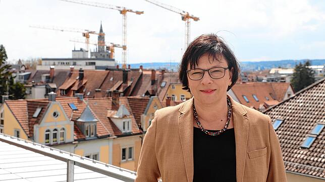 Sabine Rein vor symbolträchtiger Kulisse: Angesichts der gesellschaftlichen Baustellen sieht die neue HTWG-Präsidentin für ihre ...