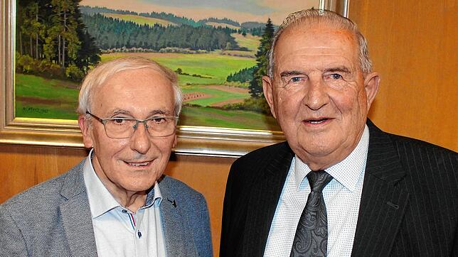 Zwei Zeitzeugen: Ernst Zimmermann (links) war zehn Jahre stellvertretender Vorsitzender, Siegfried Bäuerle war acht zehn Jahre ...