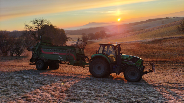 Das Bild ist kurz nach sieben Uhr in Tengen-Talheim mit Blick auf den Hohenstoffeln entstanden. Bild: Stefan Leichenauer