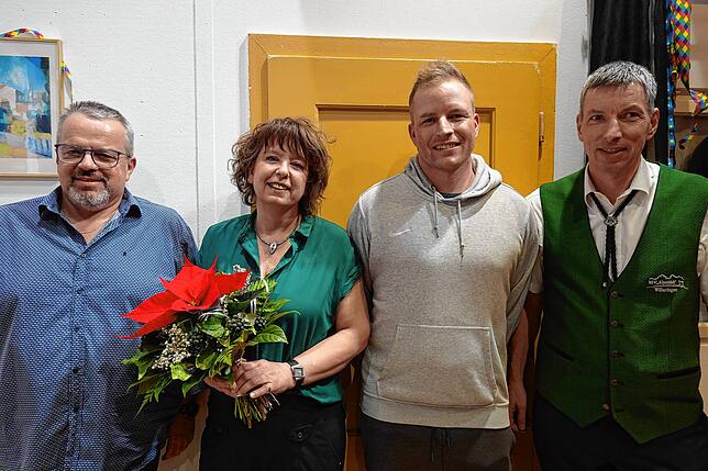 Die Geehrten (von links): Regisseur Wilfried Werner für sein 45-jähriges Bühnenjubiläum sowie Cordula Zimmermann (30 Jahre) und Andreas ...