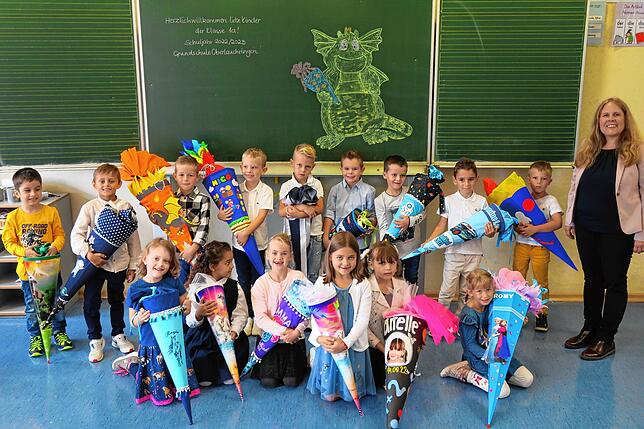 16 Jungen und Mädchen wurden in die Klasse 1a der Grundschule Oberlauchringen eingeschult. Klassenlehrerin ist Konrektorin Christina Liske.
