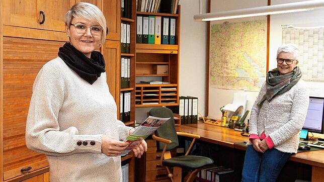 Stabswechsel bei der Schreinerei Riedinger in Weiterdingen. Mit Jahresbeginn hat Schwiegertochter Nina Riedinger (vorne links) den ...
