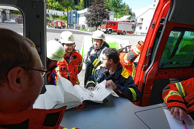 Bild 11: Gemeinsame Probe der Sto-Werkfeuerwehr und der Freiwilligen Feuerwehren