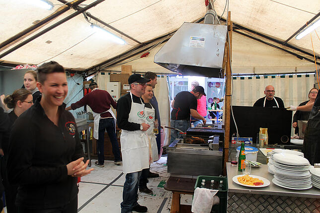 Bild 8: Beim Blumberger Straßenfest war die Stimmung trotz des Regenwetters gut