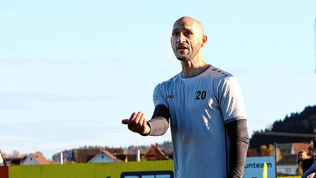 Trainer Bahadir Livgökmen und der SV Denkingen setzen sich mit 4:1 gegen den SC Pfullendorf II durch.