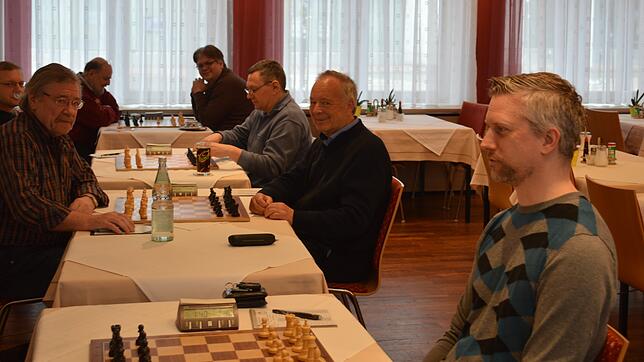 Die Schachfreunde Wutachtal treffen sich immer freitags im Gasthaus &bdquo;Adler&ldquo; in Schwerzen. Neben regelmäßigem Training ...