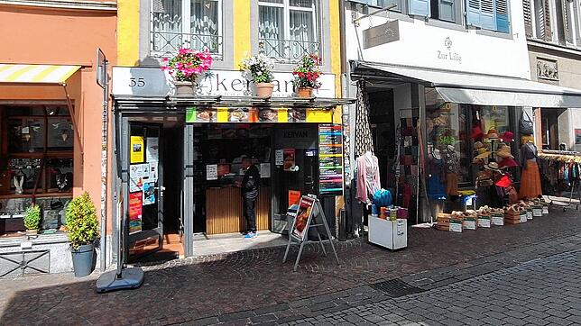 Hier, direkt vor dem Kervan-Imbiss, kam es zur handfesten Auseinandersetzung zwischen den Israelis und dem Iraker, der im Imbiss arbeitet.