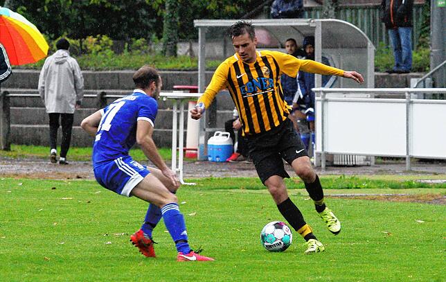 Bild 5: Favorit SV BW Murg siegt im Dauerregen gegen den SV Nöggenschwiel mit 3:1 &ndash; und wir haben die Bilder!