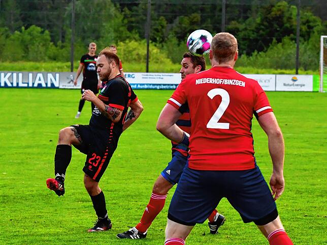 Bild 9: Spvgg. Andelsbach holt sich ein 1:1 im Derby gegen den SC Niederhof/Binzgen &ndash; und wir haben Bilder!