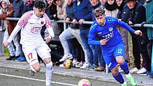 Dominik Rummler (rechts auf dem Archivbild gegen den TSV Singen) sorgte mit seinem 27-Meter-Schuss für das 2:1 des FC Radolfzell gegen ...