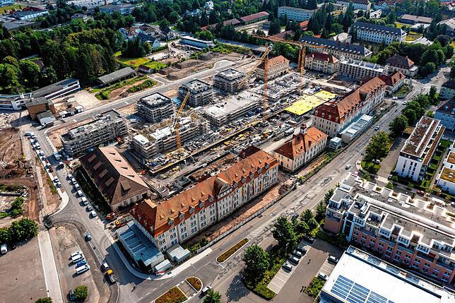 Bild 1: Rasant verändert sich das ehemalige Kasernengelände: Aktuelle Bilder und Luftbilder vom neuen Villinger Wohnpark &bdquo;Von Richthofen&ldquo;