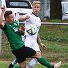 Künftig im gleichen Team: Vor vier Jahren standen sich Marco Romano (vorn) und Yannik Böhler beim Gastspiel des FC Wittlingen als ...