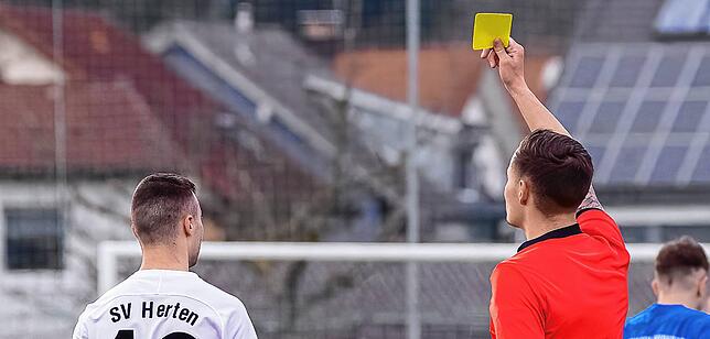 Mehr Disziplin beim SV Herten: Der neue Trainer Bülent Güzel möchte die &bdquo;Rote Laterne&ldquo; in der Fairplay-Wertung auf jeden ...