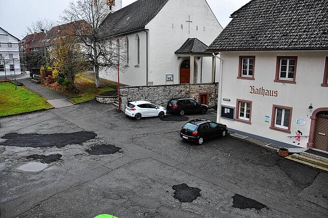 2021: Der Wunsch auf Erweiterung des Kindergartens Birkendorf im Obergeschoss des alten Rathauses, die Sanierung des Rathausplatzes und ...