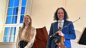 Zufriedene Musiker nach einem gelungenen Konzert: Christina Kobb und Anton Steck. Bild: Ina Klietz