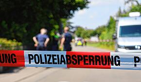 Im Juli 2024 ermittelten bayerische Polizeibeamte am Bodenseeufer zwischen Kressbronn und Nonnenhorn. Ein 70-Jährige war tot auf einem ...
