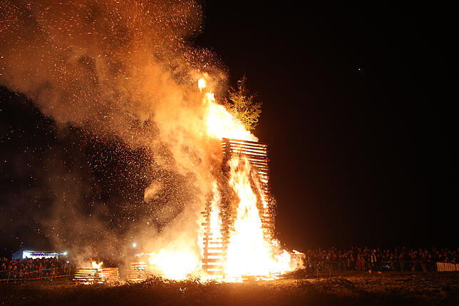 Bild 9: Litzelstetten 2025: Diese Funkenfeuer-Bilder fangen die Tradition perfekt ein!