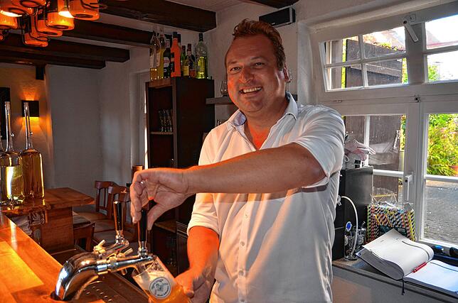 Hält an seinem heimischen Bier fest, das aus Leutkirch kommt: Marcus Hagner ist zwar im Allgäu aufgewachsen, fühlt sich inzwischen aber ...