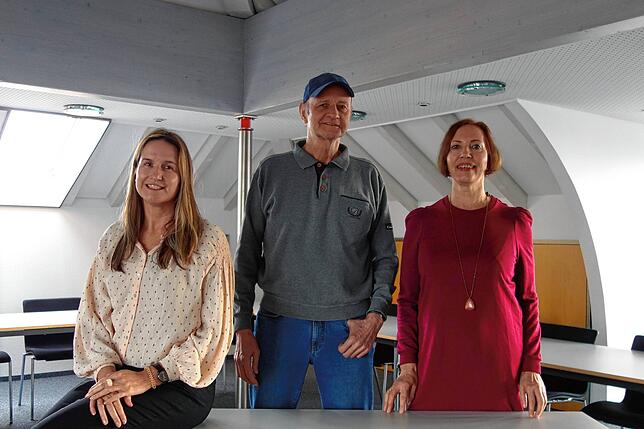 Petra Demmer, Norbert Sieveking und Patricia Fleig (von links) haben sich die Entscheidung, keine weiteren Tafelausweise mehr ...