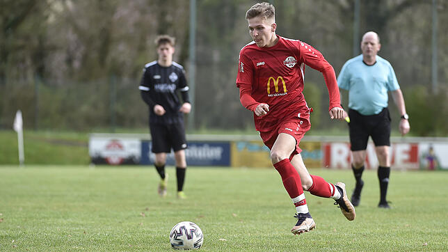 Trifft in der Schlussphase: Marc Schäuble, mit 16 Saisontoren bester Torschütze seiner Elf, erzielte beim 4:0-Erfolg des FC Wallbach ...