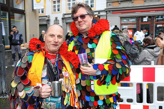 Bild 3: Die Konstanzer Fasnacht außer Rand und Band! Hästräger feiern auf der Marktstätte – die schönsten Bilder!