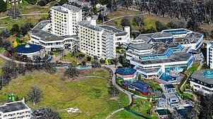 Das Thermalbad Aqualon (rechts) ist künftig eine Tochterfirma der Rehaklinik Bad Säckingen (links). Mit dem Erwerb des Thermalbads zum ...
