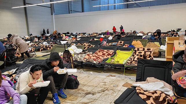 In der Ukraine sind mittlerweile mehr als drei Millionen Menschen außer Landes geflüchtet, und zwei Millionen sind in Polen in ...