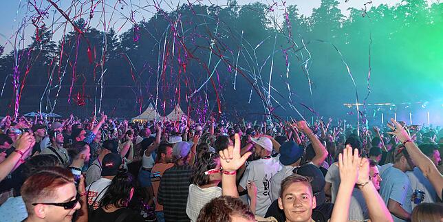 (Archivbild) Beim Gute-Zeit-Festival 2022 legte DJane Monika Kruse auf. Tausende waren dabei.