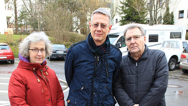 Karin Müller, Johannes Groll und Hans-Peter Eckel auf der Wendefläche einer Sackgasse in Litzelstetten. Hier wird seit einem Jahr ...