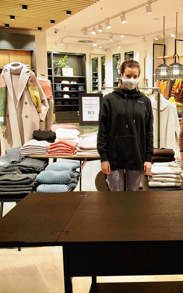 Anna Frauenfelder verkauft die Winterware von Marc O‘Polo in ihrer Filiale im Cano unter dem Motto: See and Collect, also ...