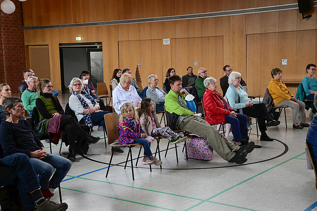 Etwa 50 der insgesamt 300 Mitglieder des Fördervereins Aqualio kamen zur außerordentlichen Mitgliederversammlung, um zu erfahren, wie es ...