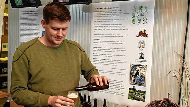Nikolaus Weltin will das Reichenauer Jubiläumsbier, &bdquo;Strabos Kräuterbier&ldquo;, herstellen.